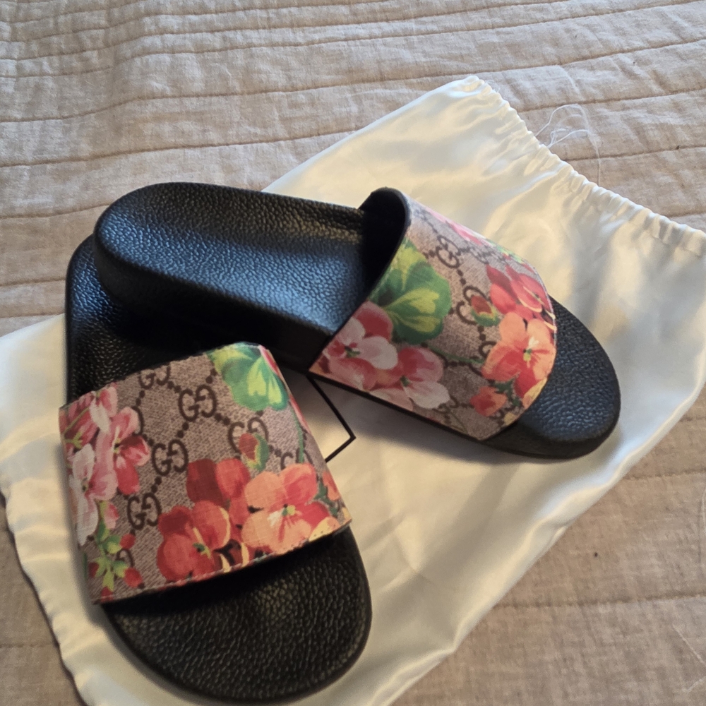 Floral Women's Sandals - Black and Pink